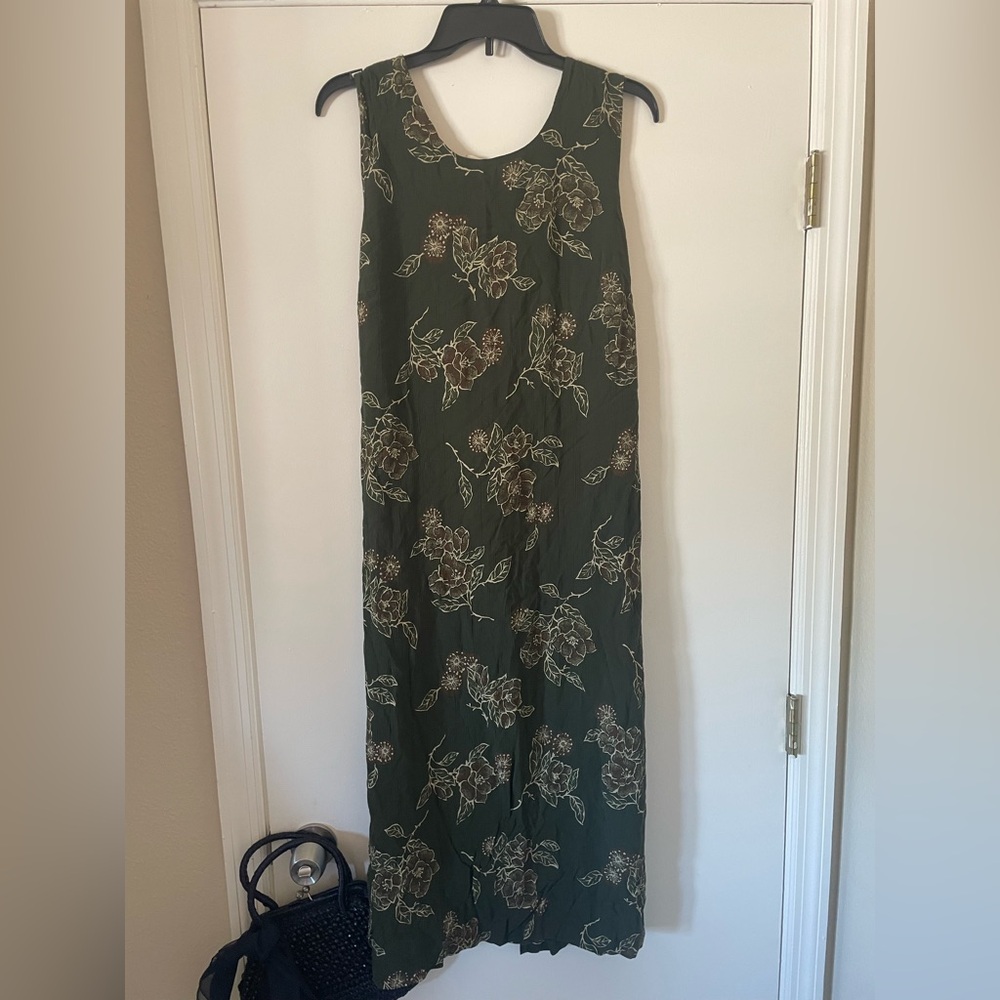 Green floral maxi dress with adjustable straps #cottagevibes